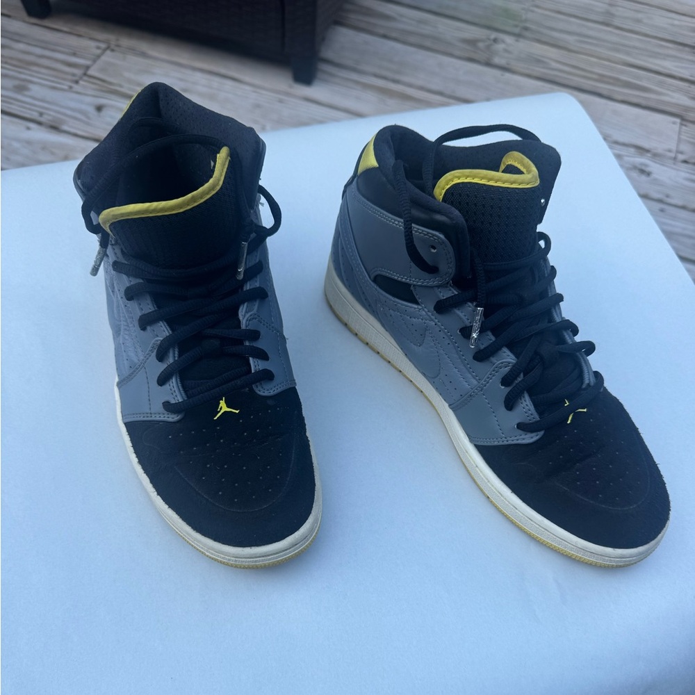 Air Jordan Retro 1 Sneakers